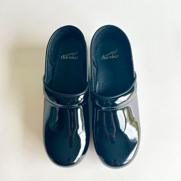 Dansko Black Patent Leather Clogs size EUR 38, US 7.5 - Picture 4 of 16